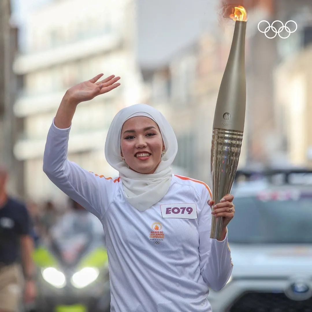 Masomah Ali Zada carrying the Olympic torch in Orléans  IOC Refugee Team